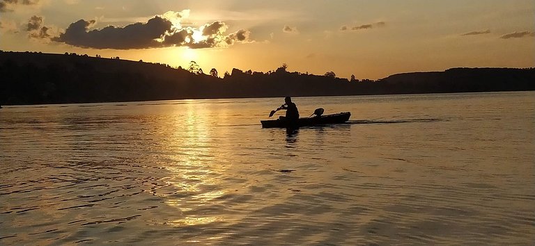 Glamping às margens da represa dos Alagados