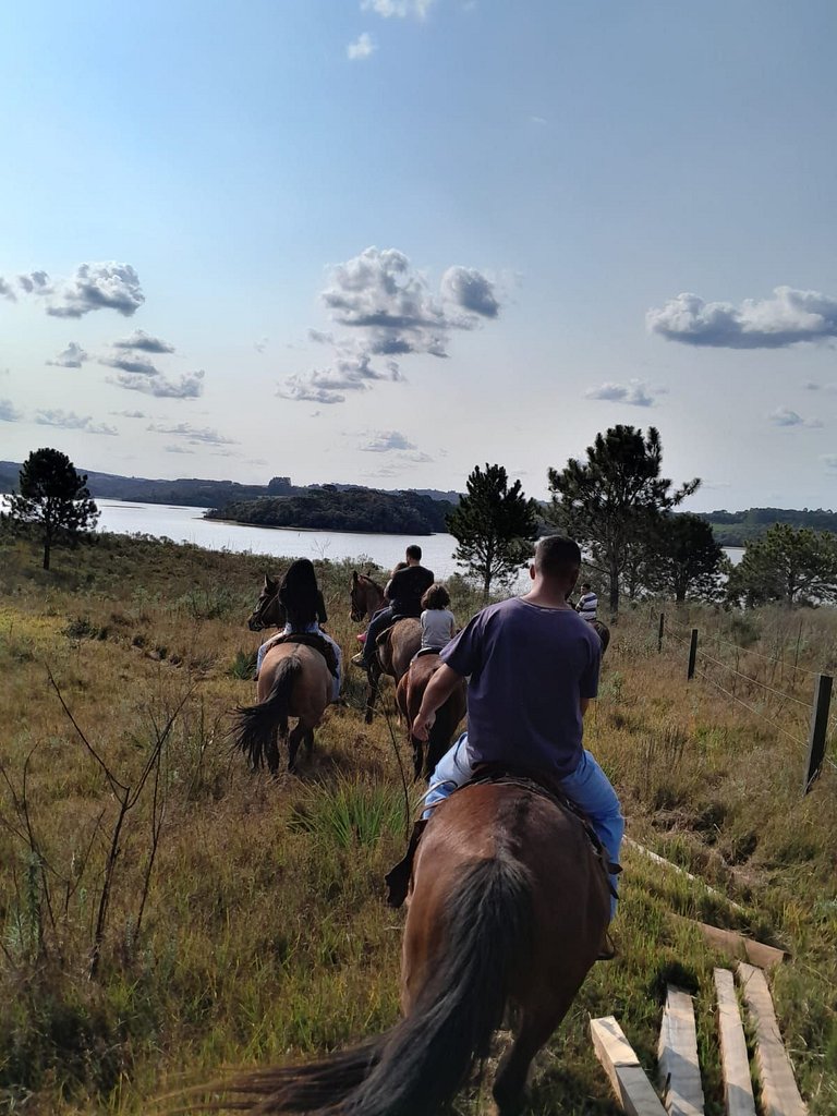 Glamping às margens da represa dos Alagados