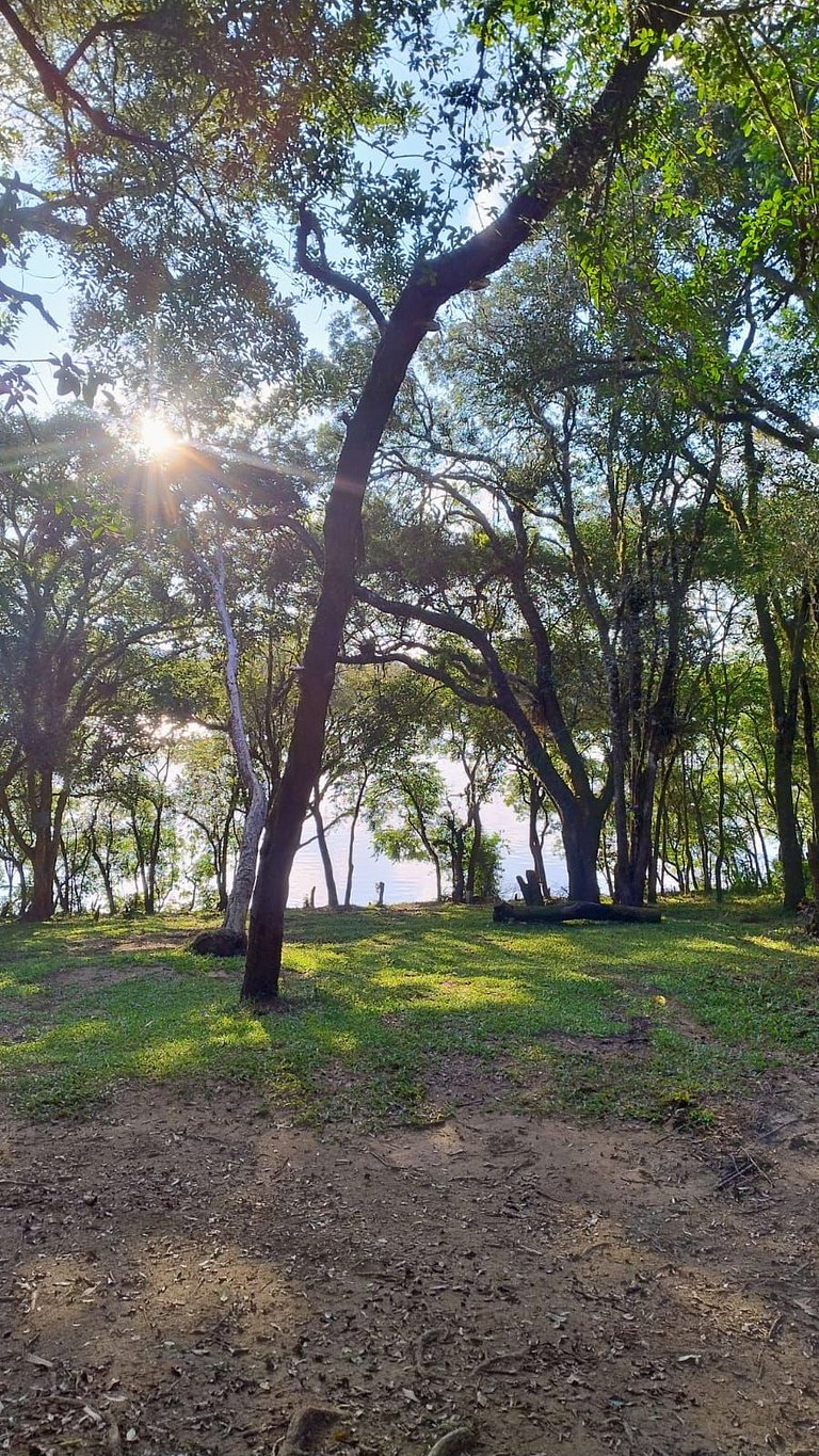 Glamping às margens da represa dos Alagados