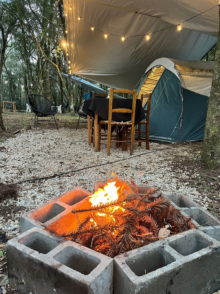 Glamping às margens da represa dos Alagados