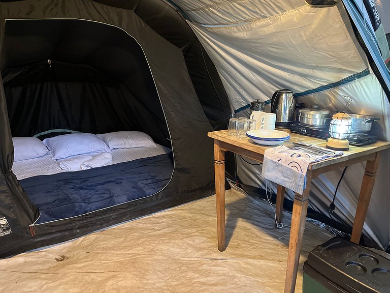 Glamping às margens da represa dos Alagados