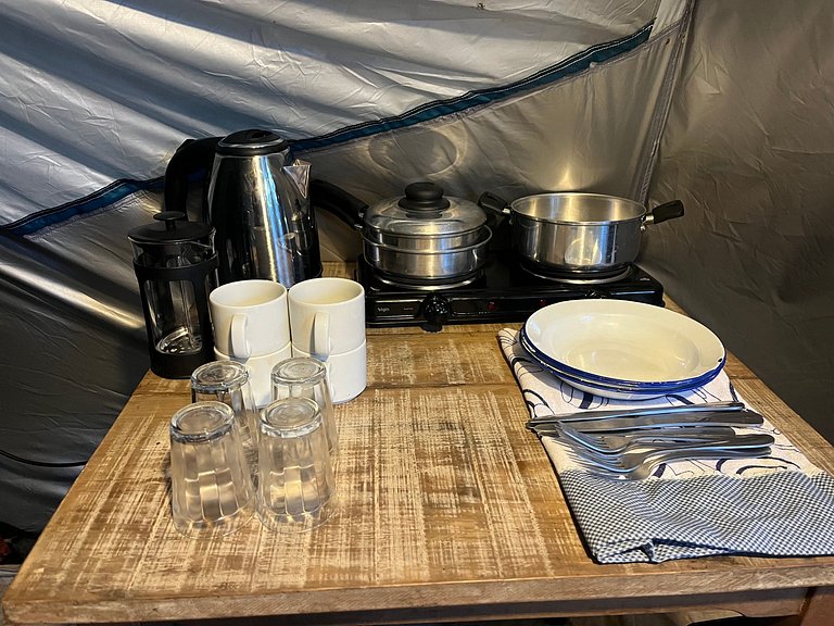 Glamping às margens da represa dos Alagados