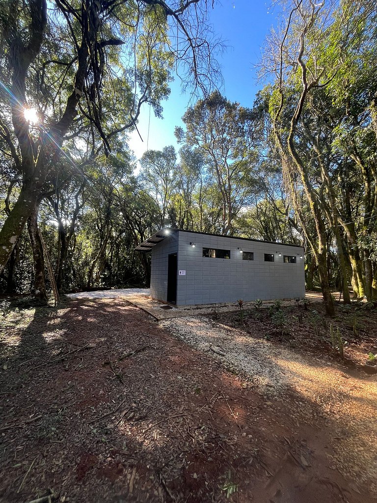 Glamping às margens da represa dos Alagados