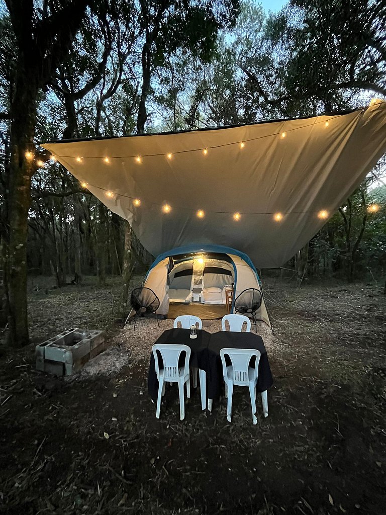 Glamping às margens da represa dos Alagados