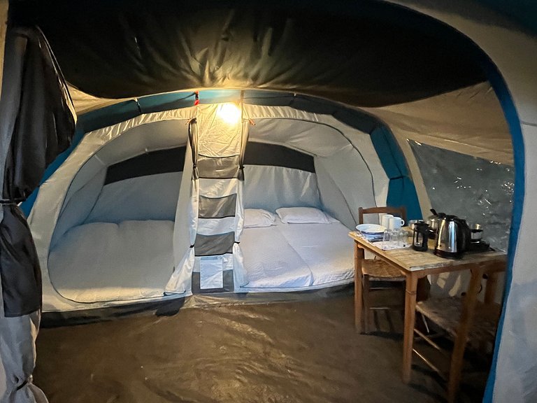 Glamping às margens da represa dos Alagados