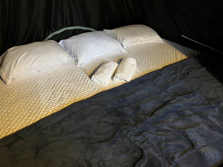 Glamping às margens da represa dos Alagados