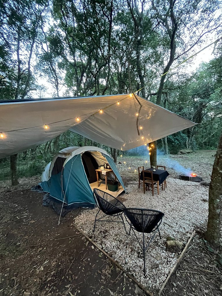 Glamping às margens da represa dos Alagados