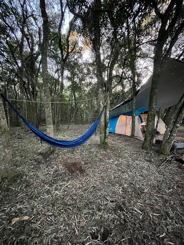 Glamping às margens da represa dos Alagados