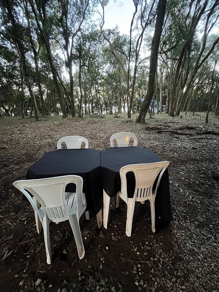 Glamping às margens da represa dos Alagados