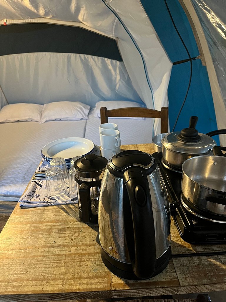 Glamping às margens da represa dos Alagados