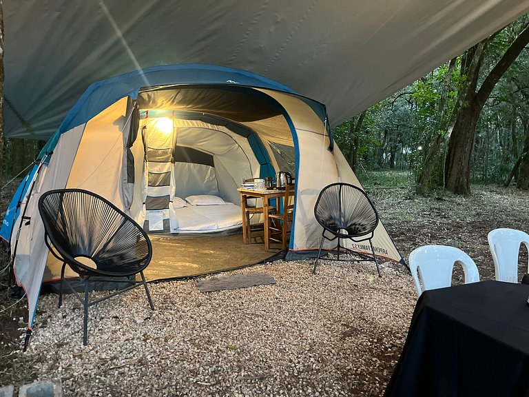 Glamping às margens da represa dos Alagados